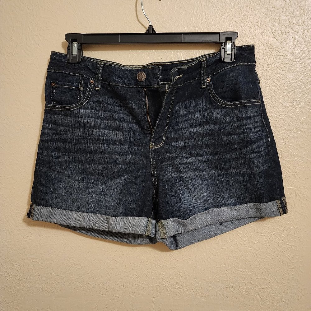 Woman's Mid-Rise Shorts